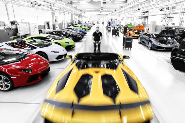 MODELLO: Linea Corporate, Banner Finizione Aventador SV Roadster DATA GG/MM/AA: 21/07/2016 OCCASIONE - EVENTO: Re-layout aziendale 2016 INQUADRATURA: PARTICOLARI: COLORE: TIPO DI FOTOGRAFIA: NOME FOTOGRAFO: Umberto Guizzardi LIBERATORIA: Tutti i diritti Automobili Lamborghini NOTE: Agenzia: JWT ha fatto la post produzione N. TELAIO: SOGGETTO: