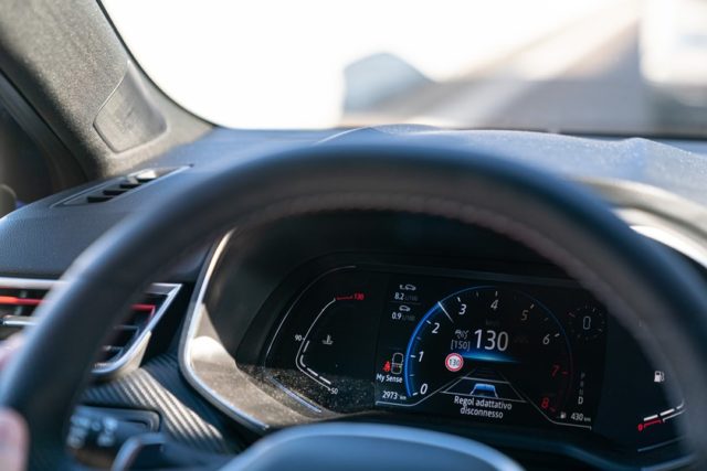 Nuova CLIO si lascia guidare nel futuro