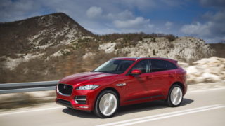 Jaguar F-Pace è la “Best and most beautiful car in the world”