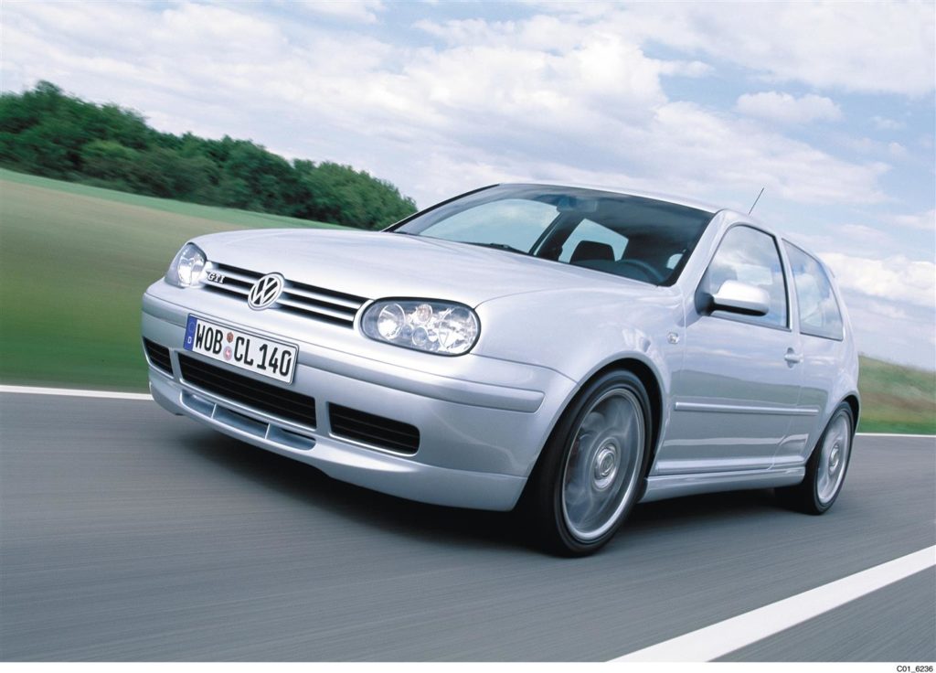 Volkswagen Golf é l’auto più venduta online