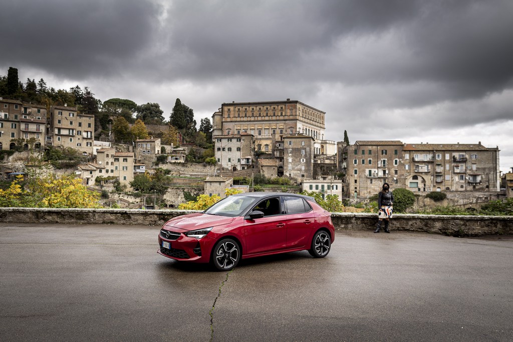 Opel Corsa, l’auto con le sneakers Opel Corsa, l’auto con le sneakers