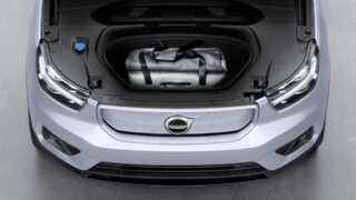 Volvo XC40 Recharge P8 AWD in Glacier Silver