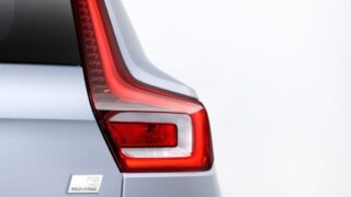 Volvo XC40 Recharge P8 AWD in Glacier Silver