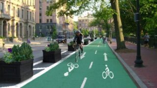 Revolutionary roads: mobilità urbana e sostenibilità