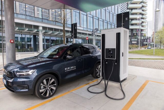 Volvo ELEC3City ricarica