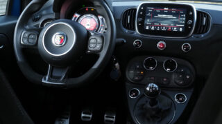 abarth 595 competizione interni