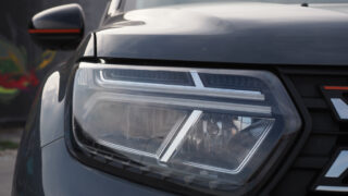 dacia duster extreme dettaglio faro