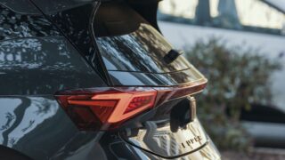 CUPRA Born e-boost e padel dettaglio spoiler