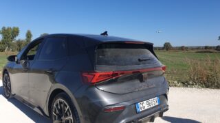 CUPRA Born e-boost e padel posteriore