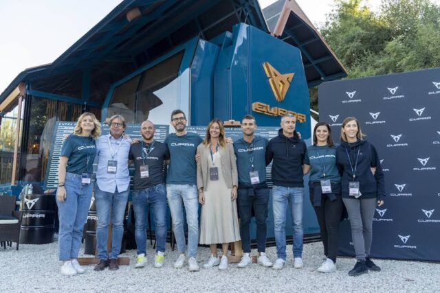 CUPRA Born e-boost e padel tribe