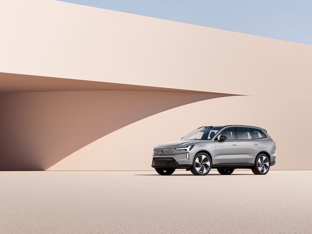 Volvo EX90 cover