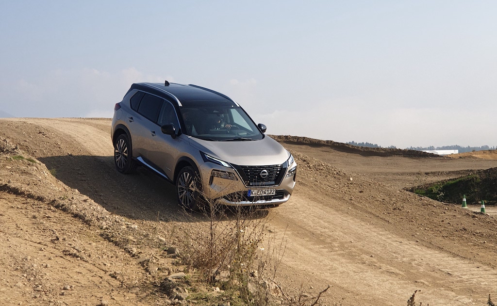 guida ibrida in discesa nissan xtrail