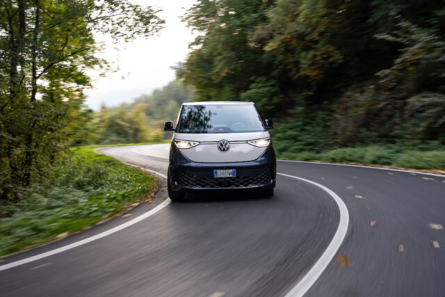 volkswagen idbuzz curva