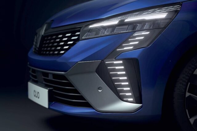 Nuova Renault Clio firma luminosa anteriore