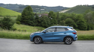 BYD ATTO 3 guidatore
