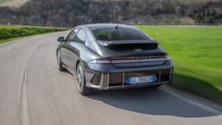 Hyundai IONIQ 6 panning posteriore