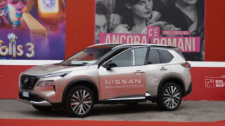 Nissan costo auto elettriche cinema