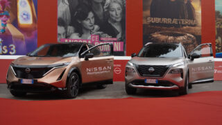 Nissan costo auto elettriche doppia