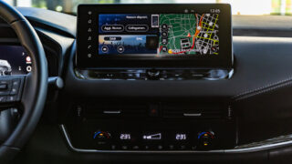 Nissan costo auto elettriche interni