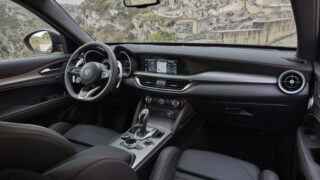 Alfa Romeo Tributo Italiano Stelvio interni