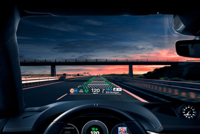 Porsche Macan elettrica tramonto