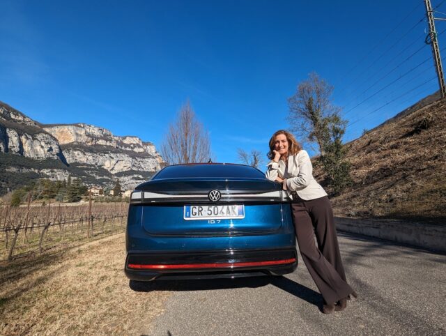 Volkswagen ID.7 dietro