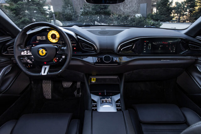 formula Ferrari Purosangue interno