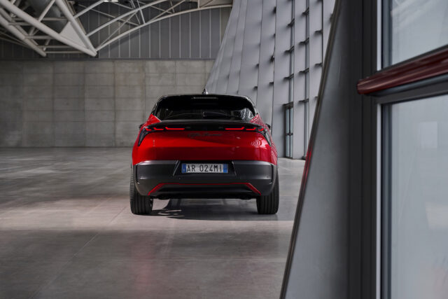 Alfa Romeo Milano posteriore