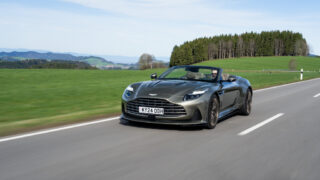 Aston Martin DB12 Volante anteriore
