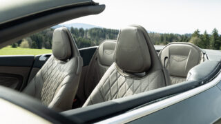 Aston Martin DB12 Volante sedili