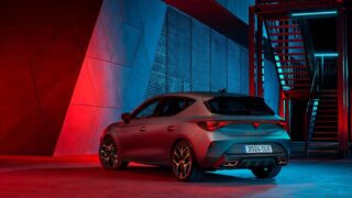 CUPRA Formentor e Leon hatchback dietro