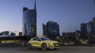 Audi A3 allstreet davanti alba