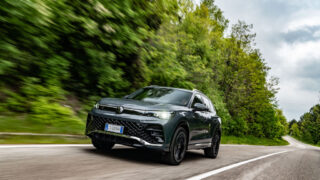 Volkswagen Tiguan curva