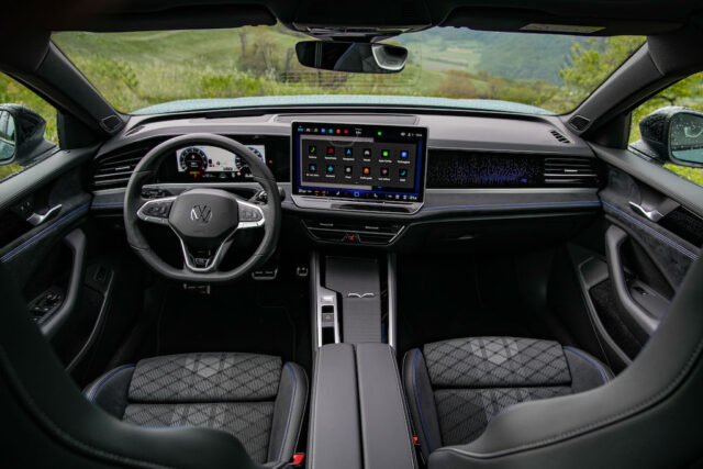 Volkswagen Passat station wagon dentro