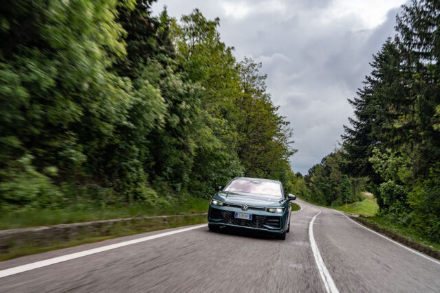 Volkswagen Passat station wagon frontale