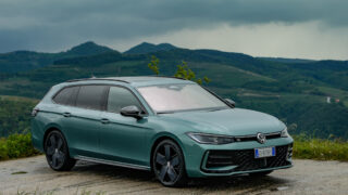 Volkswagen Passat station wagon laterale