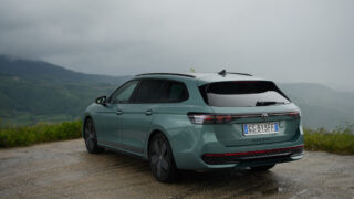 Volkswagen Passat station wagon spoiler