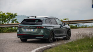 Volkswagen Passat station wagon taglio