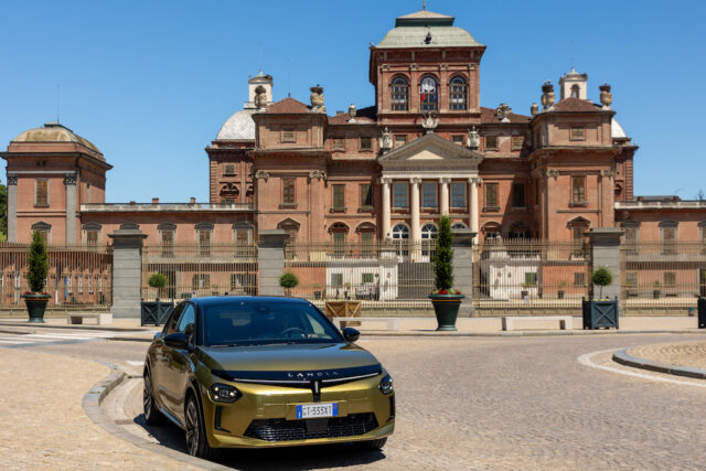 Lancia Ypsilon elettrica castello