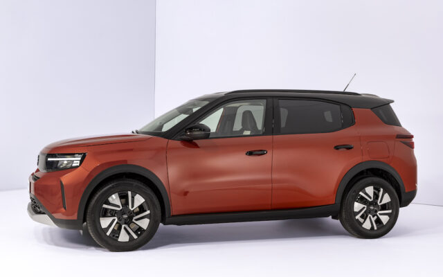 Opel Frontera lato