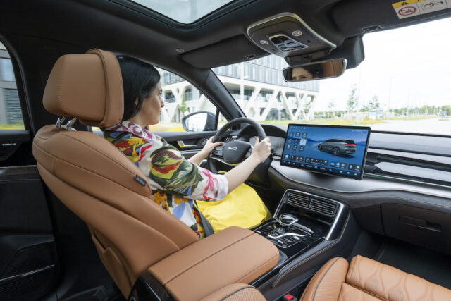 BYD Tang guida