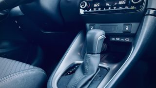 Mazda 2 Hybrid 2024 cambio