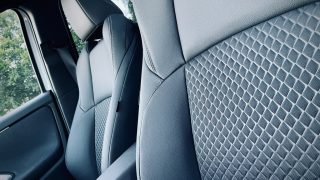 Mazda 2 Hybrid 2024 dettaglio sedili