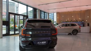 Volvo EX90 back