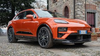Porsche Macan Turbo elettrica ingresso
