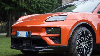 Porsche Macan Turbo elettrica muso