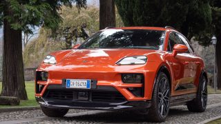 Porsche Macan Turbo elettrica viale 2