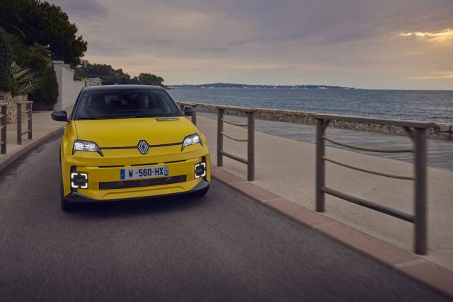 Renault 5 e-tech electric davanti