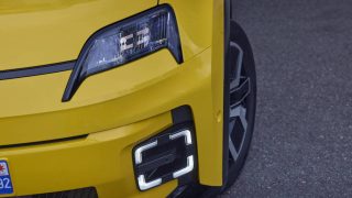 Renault 5 e-tech electric fari