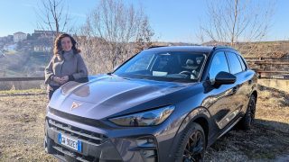 Cupra Terramar VZ plug-in hybrid 272 cv cofano